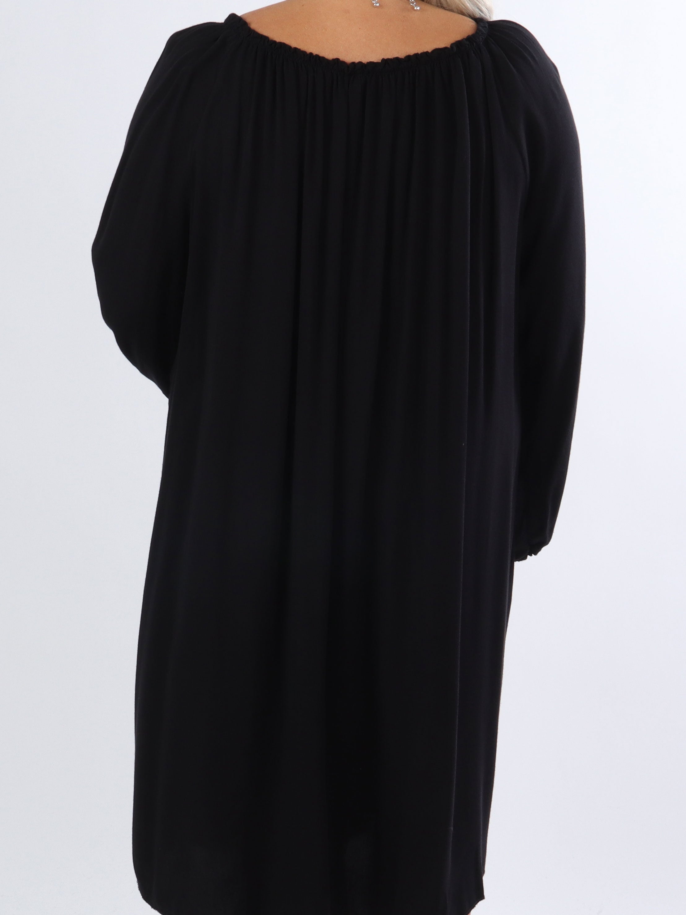 Nicole - Snygg tunikaklänning i plus size med knytband